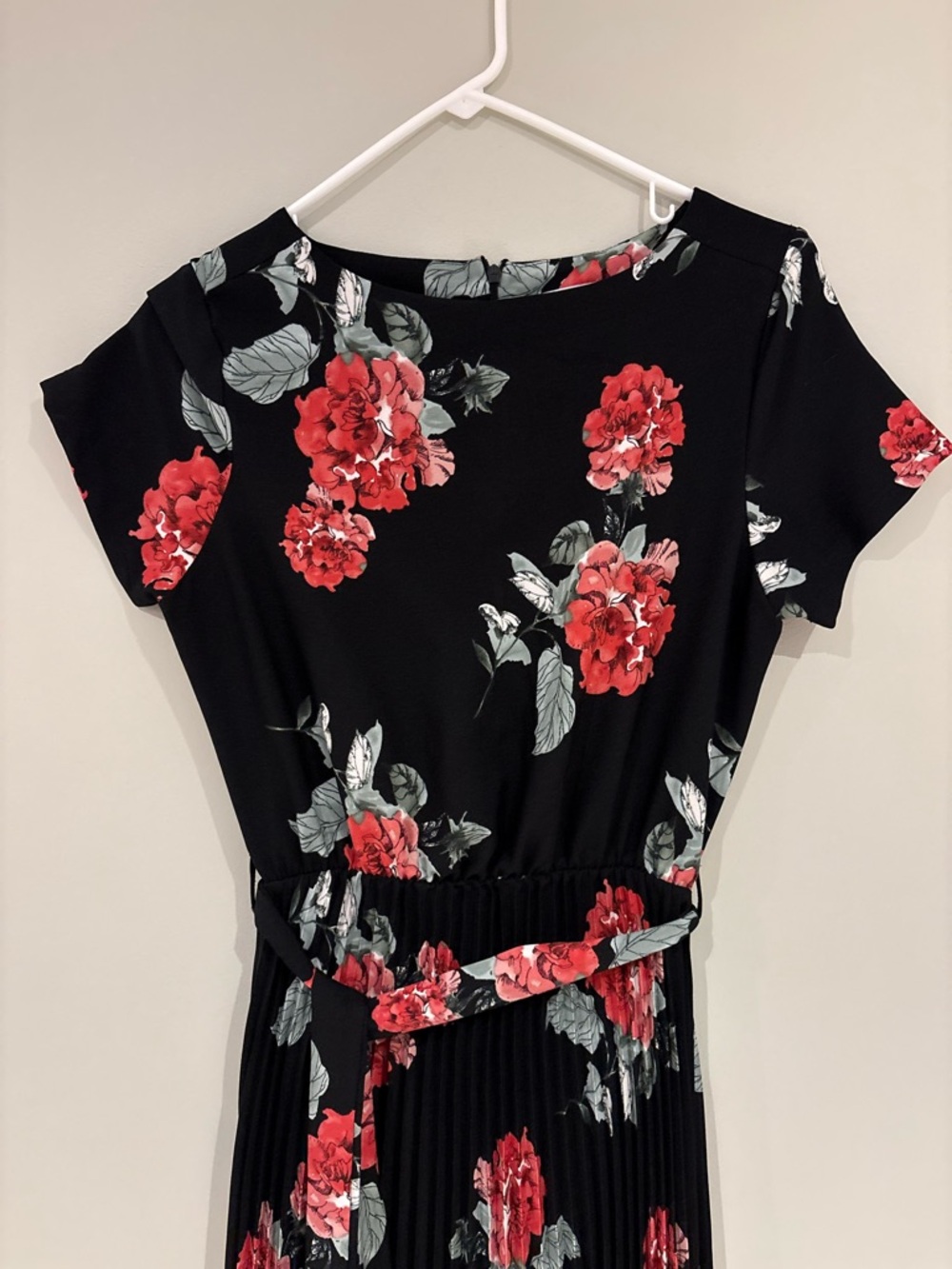 Flowy Fairy Black Floral Belted Pleated Dress - Red Floral Print - Picture 8 of 9